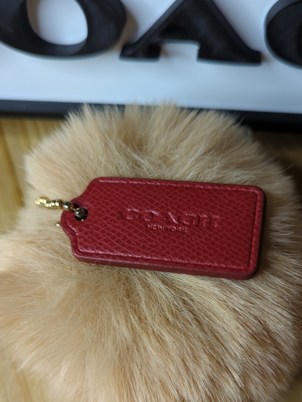 (0034) Coach Red Leather Hang Tag